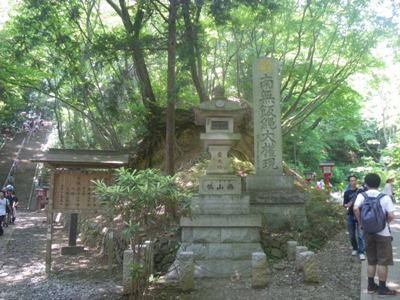 薬王院 表参道 男坂、女坂分岐点