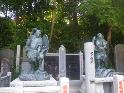 薬王院 大小天狗像