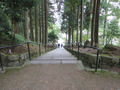 延暦寺 東塔地区 大講堂前広場 鐘楼横の階段を下り根本中堂に向かう
