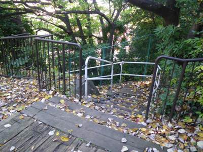 本牧山頂公園 本牧宮原口への入口