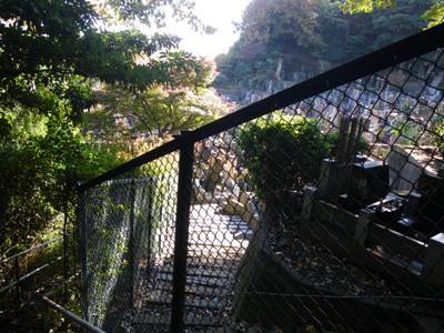 本牧山頂公園 本牧宮原口への階段を下る