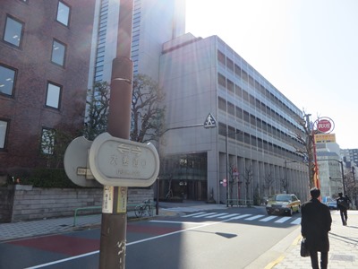 大妻通りを北上 大妻学院本館