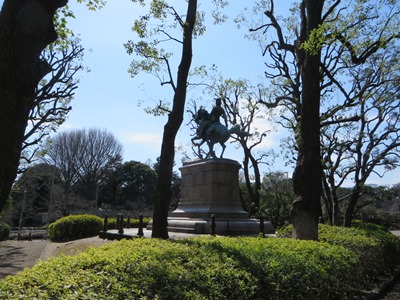 北の丸公園 旧近衛師団司令部庁舎(現・東京国立近代美術館工芸館)前 北白川宮能久親王銅像