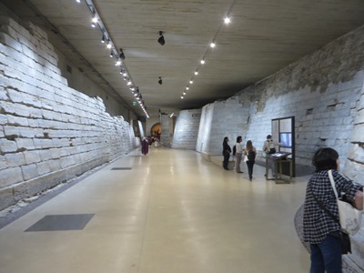 ルーブル美術館 −1階 ルーブル濠の跡