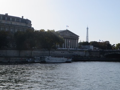 セーヌ川遊覧(ノートルダム大聖堂〜エッフェル塔) 下流に向かう フランス国会議事堂