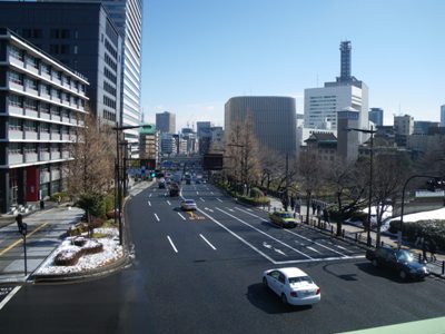 田安門歩道橋から見た九段坂