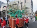 山王坂下交差点での還御風景　干支山車（青龍）