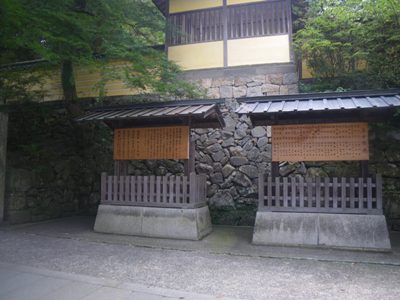 䗅{@