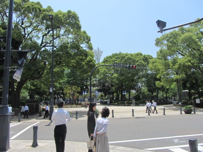 日本大通り 横浜公園交差点で左折