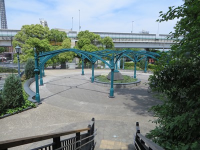 港の見える丘公園 フランス山地区 バルタール・パビリオン(広場)