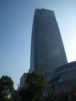 東京ミッドタウン ミッドタウン・ガーデンから見たミッドタウン・タワー、ガーデンテラス