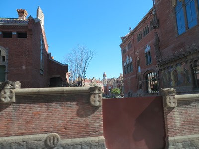 バルセロナ グエル公園に向かう坂 サン・パウ病院