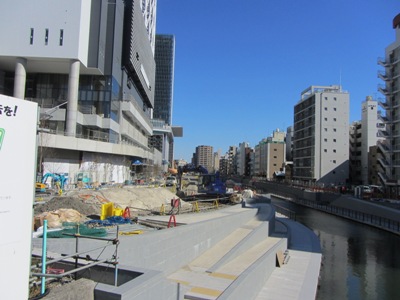 言問通り 東武橋から見た工事中の北十間川遊歩道