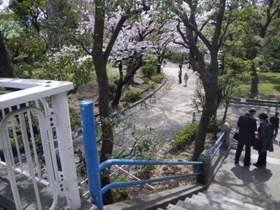言問橋東詰から隅田公園へ