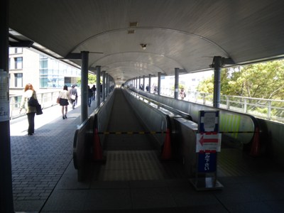 桜木町駅 節電停止中の動く歩道