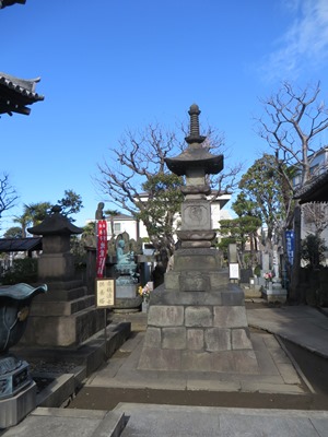 諏訪台通り(初音のみち) 赤穂浪士ゆかりの寺 観音寺 赤穂義士供養塔