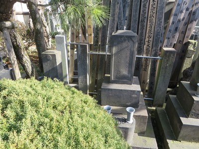 諏訪台通り(初音のみち) 長安寺 狩野芳崖墓(台東区史跡)