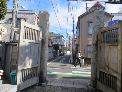諏訪台通り(初音のみち) 長安寺門前 谷中霊園ぎんなん通り