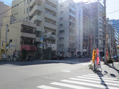 佐竹商店街(佐竹通り) 突き当りの佐竹通り南口交差点で清洲橋通りに合流