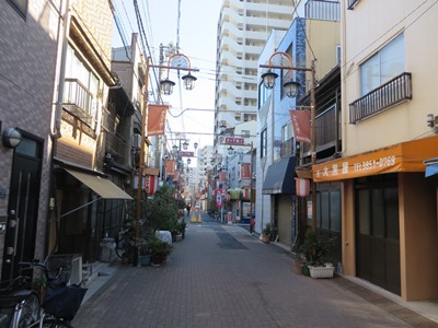 おかず横丁(鳥越本通り商盛会)を東進