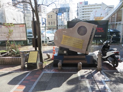 イセザキモールを北上 4丁目商店街 伊勢佐木町ブルース歌碑