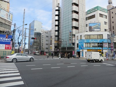 春日通り 天神下交差点で右折、不忍通りへ
