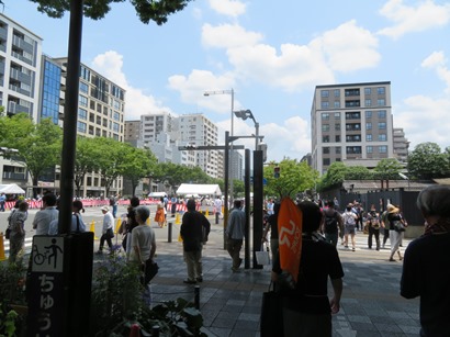 御池通 京都市営地下鉄 東西線 京都市役所前駅に向かう