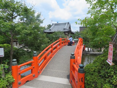 神泉苑 御池(法成就池)に架かる法成橋