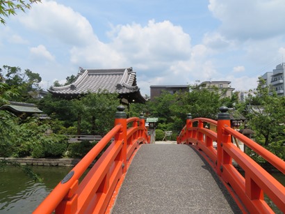 神泉苑 御池(法成就池)に架かる法成橋