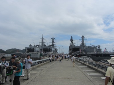 吉倉桟橋 係留されている護衛艦、試験艦
