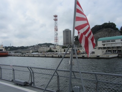試験艦 あすか 艦尾飛行甲板から見た逸見岸壁