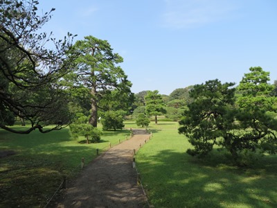 六義園 出汐湊への散策道