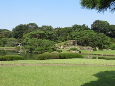六義園 中の島 妹山・背山