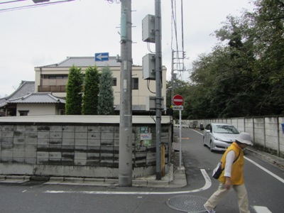 新福寺 駐車場角で左折
