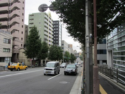 不忍通り 大塚三丁目交差点から富士見坂を下る