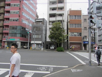 突き当りの東池袋二丁目交差点で右折、春日通りへ