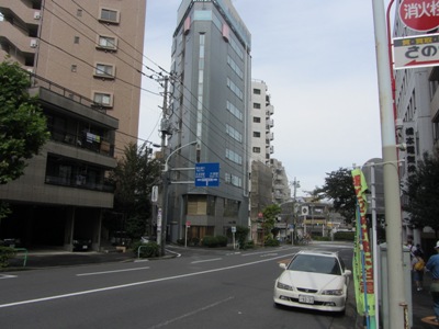空蝉橋通りを北上