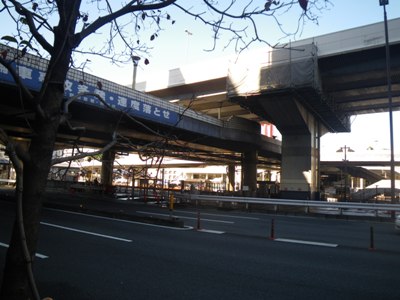 東京メトロ(旧営団)本社前からジュエリーブリッジを渡る