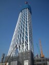 東京スカイツリーを見つつ、北十間川沿いを歩く