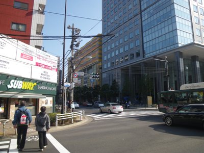 蔵前橋通り 太平四丁目交差点で四ツ目通りを渡る