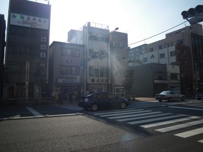 亀戸天神入口交差点で蔵前橋通りを渡り、右折して戻る