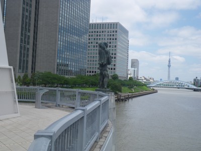 中央大橋 オッシプ・ザッキン作 「メッセンジャー」