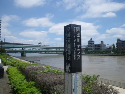 隅田川テラス(箱崎河岸緑道)を北上
