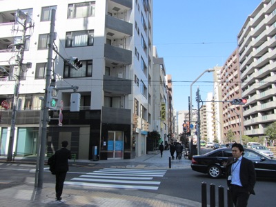 八重洲通り 住友ツインビル前交差点で左折