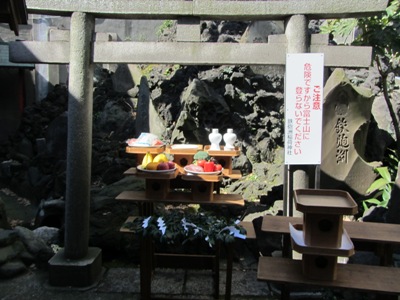 鉄砲州通り 鉄砲洲稲荷神社 富士塚