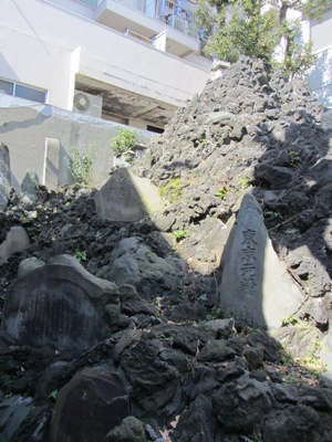 鉄砲州通り 鉄砲洲稲荷神社 富士塚