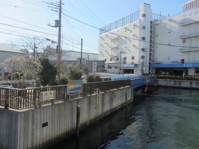 永代河岸通り 巽橋を渡り右折