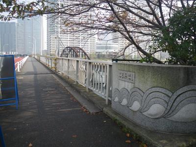 晴海通り 春海運河に架かる春海橋を渡る