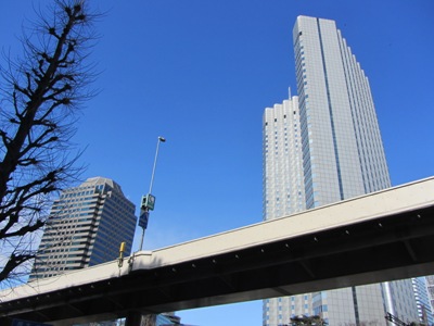 青山通り(国道246号) 赤坂見附交差点の高層ホテル群