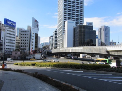 青山通り(国道246号) 赤坂見附交差点で左折、外堀通りへ